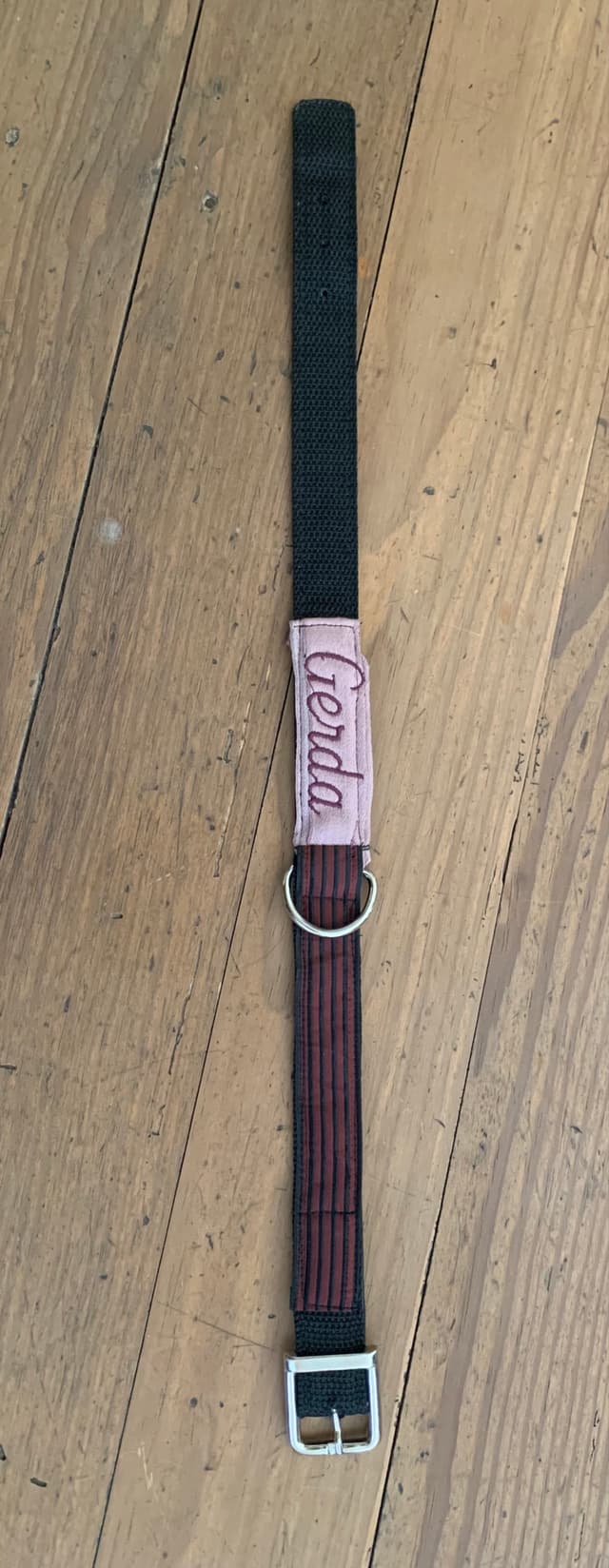 Gerdas Halsband … neuer Versuch … kann diese Konstruktion Gerdas Tatendrang standhalten?