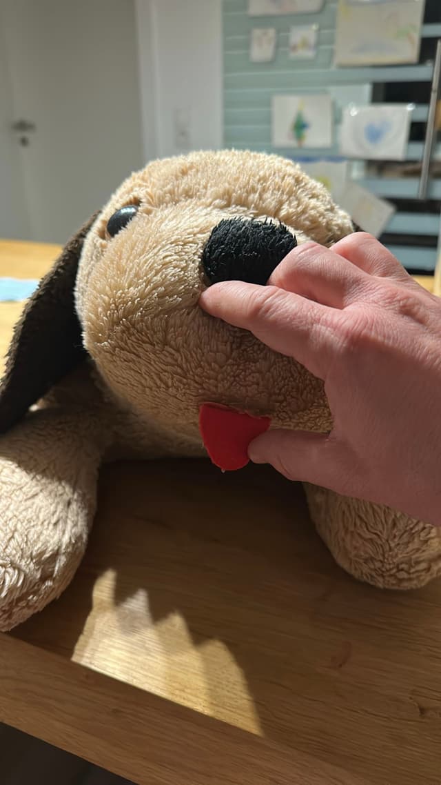 … Zähne hat er noch keine oder keine mehr 🤷🏻‍♀️