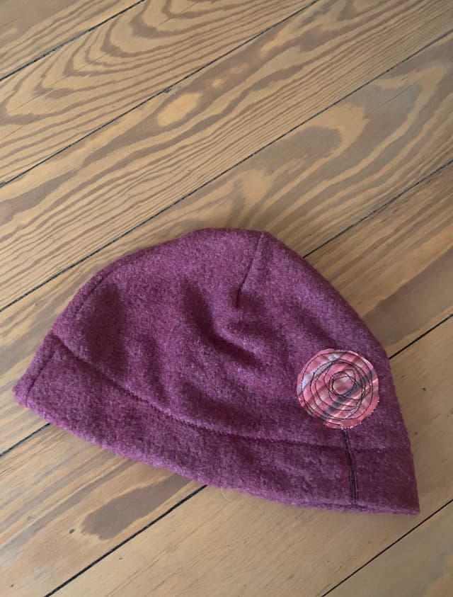 …wieder ne rote Mütze… mal 👀 wie die Halbwertszeit diesmal ist 